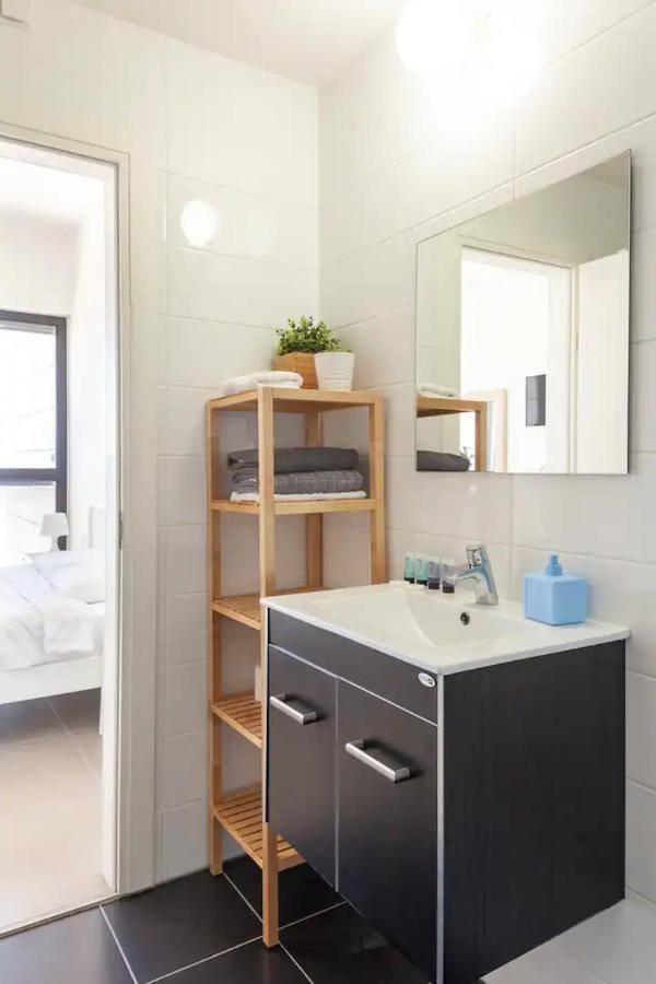 Oַ&O Group- Luxury Apt Tower Best Sea View Bat Yam Exterior photo