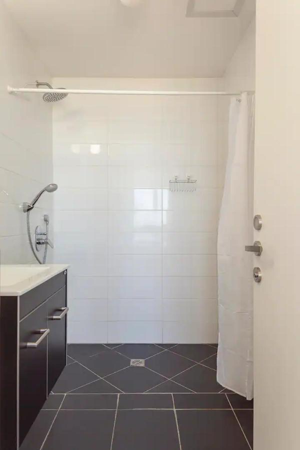 Oַ&O Group- Luxury Apt Tower Best Sea View Bat Yam Exterior photo